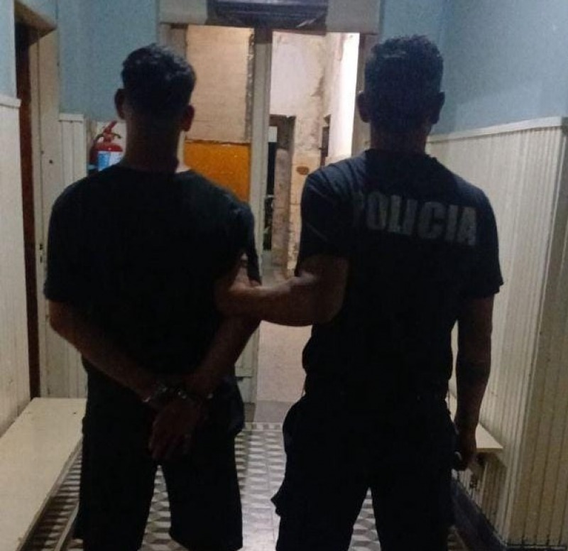 Estaba borracho, ocasion� disturbios y termin� aprehendido